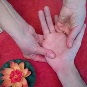 Massage Trio, détente des mains, du visage et des pieds avec Corinne Brieulle-Collas de l'association Souffle et Mouvement à Meucon.